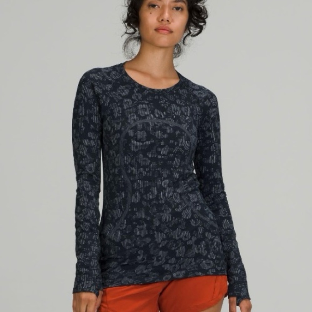 Lululemon Blue Navy Floral Swiftly Tech Long Sleeve Shirt 2.0 - Size 20